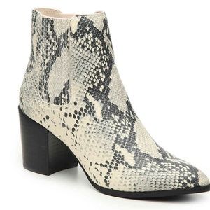 Steve Madden White Snakeskin Booties Size 9.5!